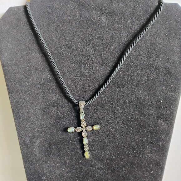 Cookie Lee Jewelry - 18 inch Cookie Lee cross necklace